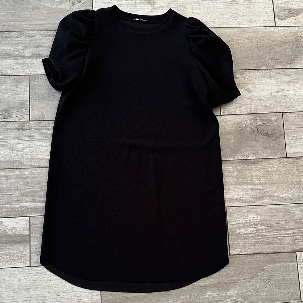 Black Short Sleeve Shift Dress with Puff Sleeves